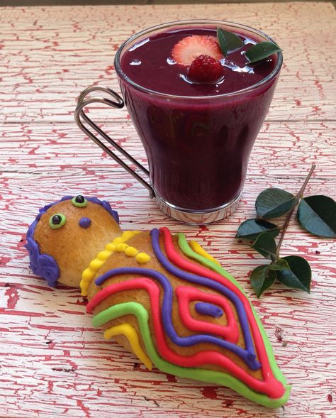 Colada Morada con guagua de pan! Cocina Ecuatoriana! Colada Morada Ecuador, Ecuadorian Food, Mexican Bread, Día De Muertos, Baking With Kids, Pan Bread, Bread Basket, Sunday Brunch, Green Smoothie