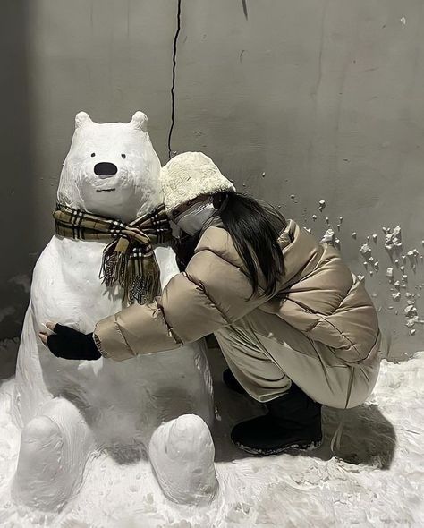 Mode Au Ski, Snow Bear, 사��진 촬영 포즈, Winter Inspo, Christmas Feeling, Winter Scenery, Korean Aesthetic, Winter Girls, Foto Ideas Instagram