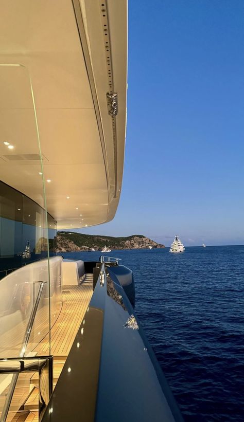 Summer Luxury Aesthetic, Boat House Aesthetic, Yatch Pics Aesthetic, Yatch Boat Luxury, Rich Summer Aesthetic, Rich Lifestyle Aesthetic, Videography Aesthetic, Yacht Summer, Yacht Aesthetic