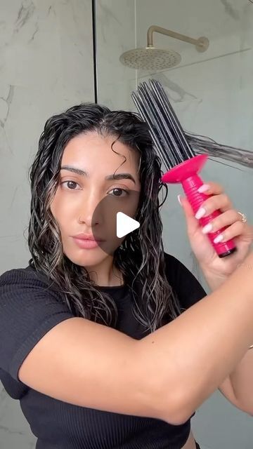 ANCHAL | Content Creator - Podcast Host - Author on Instagram: "finger coiling cheat code unlocked!! I haaaate finger coiling my curls on a wash day and this little tool basically does it for you 🙌🏽 would you try this?   #curlyhair #curlyhairstyles #curlyhairdontcare #curlyhairroutine #curlyhaircare #curlyhairhacks #fingercoils" Curly Hairstyles For Thinner Hair, How To Finger Coil, Finger Curls Natural Hair, Finger Curling, Finger Coiling, Finger Curls, Finger Coils, Curling Tools, Cheat Code