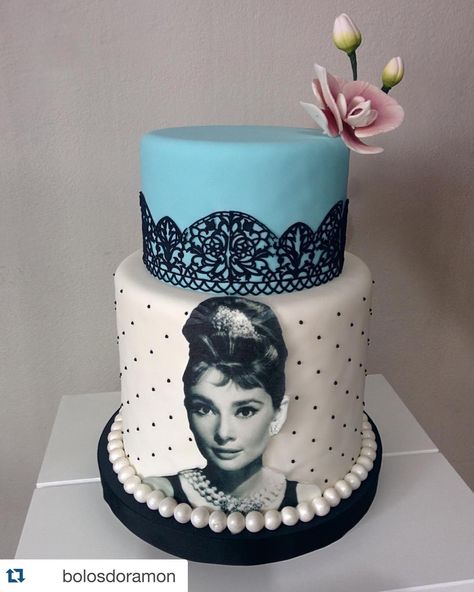 Audrey Hepburn Cake, Audrey Hepburn Party, Cake Paintings, Edible Print Cake, Sugar Veil, Extreme Cakes, Art Cakes, Tiffany Party, Pearl Cake