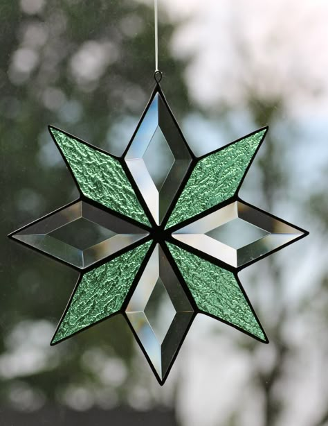 Stained glass and bevel quilt star by Barbara's Glassworks. Stained Glass Star Ornaments, Stained Glass Sun Catchers Simple, Stained Glass With Bevels, Stained Glass Art Simple, Stained Glass Star Pattern, Free Stained Glass Patterns Printables Beginners, Stained Glass Spinners Patterns, Simple Stained Glass Projects, Stained Glass Snowflakes