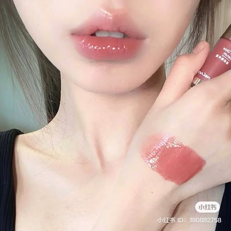 Eye And Lip Makeup, Heart Shaped Lips, Lips Inspiration, Bentuk Alis, Summer Makeup Looks, Japanese Makeup, Ethereal Makeup, Lip Shapes, Lip Fillers