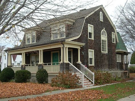 Gambrel style houses - a gallery on Flickr Dutch Colonial Exterior, House With Front Porch, Gambrel House, Colonial Renovation, Early American Homes, Dutch Colonial Homes, Gambrel Barn, Gambrel Style, Mystic Ct