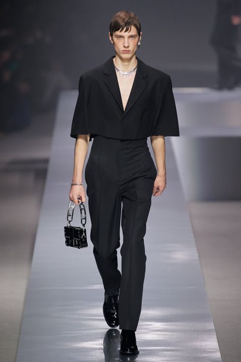 Men’s Luxury Fashion, Fendi Fall 2022, Vogue Outfits, Hellfire Gala, Black Outfit Men, Fashion Models Men, Gender Fluid Fashion, High Fashion Men, Genderless Fashion