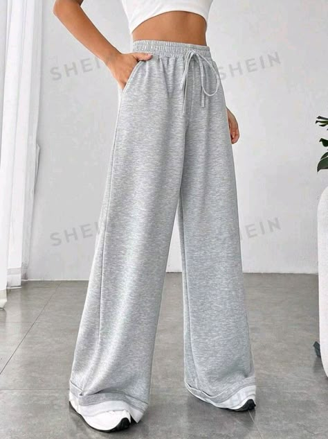 Track Pants Outfit Winter, Sweet Pants, Track Pants Outfit, Campus Outfit, Winter Pants Outfit, Bag Pants, Moroccan Kaftan, Uni Outfits, Pants Women Fashion