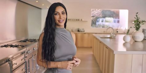 See inside Kim Kardashian and Kanye West's massive, all-beige mansion - Insider Kardashian Kitchen Decor, Kim Kardashian Kitchen, Kim And Kanye House, Minimalist Mansion, Kim K House, Kim Kardashian House, Kim Kardashian Home, Vogue Youtube, Kim House