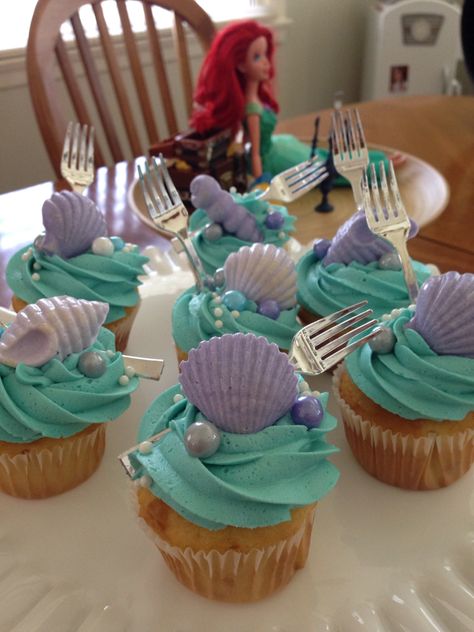 Little Mermaid cupcakes More Little Mermaid Cupcakes, Little Mermaid Birthday Cake, Mermaid Birthday Cake, Ariel Birthday Party, Disney Cupcakes, The Little Mermaid Party, Little Mermaid Cakes, Mermaid Cupcakes, Mermaid Birthday Cakes