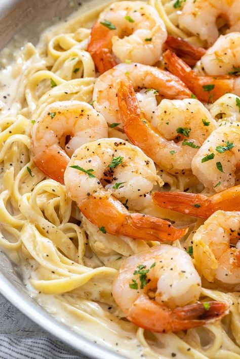 Easy Shrimp Alfredo Recipe - Jessica Gavin Easy Shrimp Alfredo Recipe, Shrimp Linguine Recipe, Italian Shrimp, Quick Mac And Cheese, Easy Shrimp Alfredo, White Cream Sauce, Shrimp Alfredo Recipe, Shrimp Linguine, Pasta Recipes Alfredo