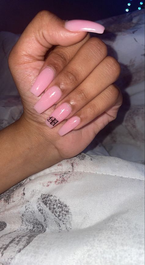 Nails M Initial, Pink Initial Nails, M Initial Nails, M Initial On Nail, Pink Nails With Initials, Boyfriend Initial Nails, Initial Nails, Boyfriend Initials, Short Acrylic