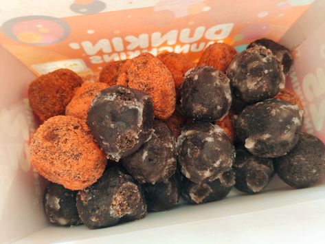 Chocolate and chocobutternut Dunkin Donut Choco Butternut, Choco Butternut, Donut Chocolate, Bread Pastries, Dunkin Donut, Bread And Pastries, Aesthetic Photos, Donuts, Sweet Tooth