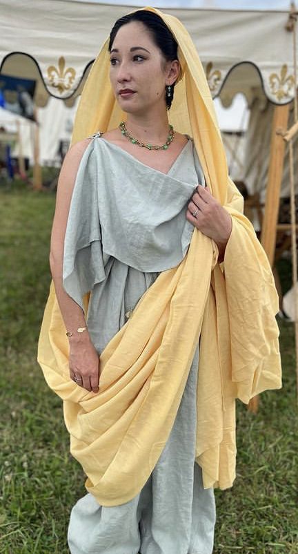 Ancient Greek Chiton, Dorian Chiton, Ancient Rome Dress, Greek Clothes Women, Chiton Dress, Doric Chiton, Ancient Greek Hair, Ancient Rome Fashion, Ancient Roman Fashion