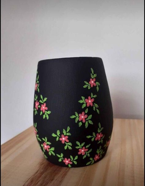 home decor ideas flower pot Terracotta Pot Painting Ideas, Terracotta Pot Painting, Terracotta Pots Painted, Plant Pot Design, Flower Pot Art, Pot Painting, Plant Pot Diy, Pot Design, Flower Pot Design