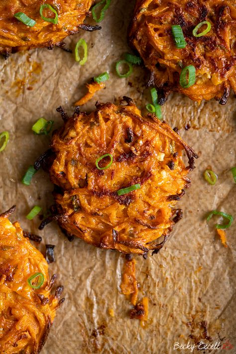 Sweet Potato Fritters Recipe (Oven-baked) Sweet Potato Rosti, Potato Fritters Recipe, Courgette Fritter, Sweet Potato Patties, Pumpkin Fritters, Fodmap Friendly Recipes, Sweet Potato Fritters, Air Fryer Recipes Vegetarian, Potato Fritters