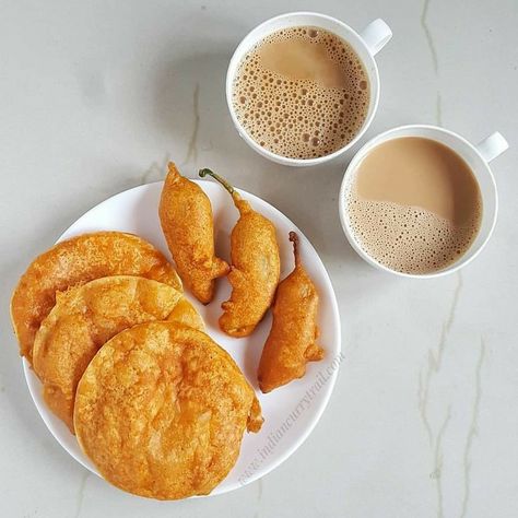 Good Morning Chai, Onion Bhaji Recipes, Morning Chai, Good Morning Coffee Cup, Good Morning Tea, Vegetarian Fast Food, Tea Biscuits, India Food, Indian Street Food