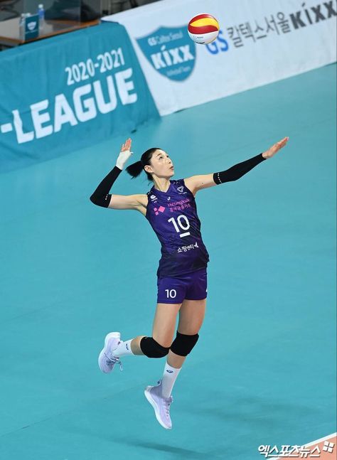 Sport Kim Yeon Koung Wallpaper, Volleyball Wallpaper, Volleyball Photos, Volleyball Inspiration, Volleyball Pictures, Women Volleyball, Aesthetic Grunge, Just Girly Things