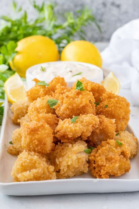 The BEST Fried Scallops- Crispy, Delicious, & Easy to Make! Fried Sea Scallops, Fried Scallops Recipe Deep, Breaded Scallops Recipe, Deep Fried Scallops, Fried Scallops Recipe, Breaded Scallops, Fried Halibut, Best Scallop Recipe, Bay Scallop Recipes