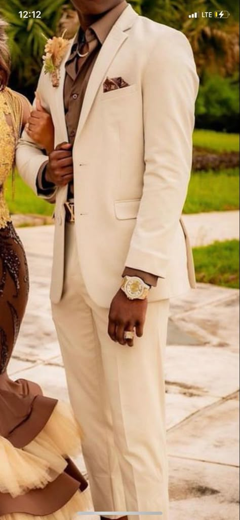 Cream Prom Suit, Champagne Tuxedo Wedding, Prom Guy, Tan Suit Men, Best Wedding Suits For Men, Suit For Prom, Groom Suit Black, Best Wedding Suits, Ivory Suit