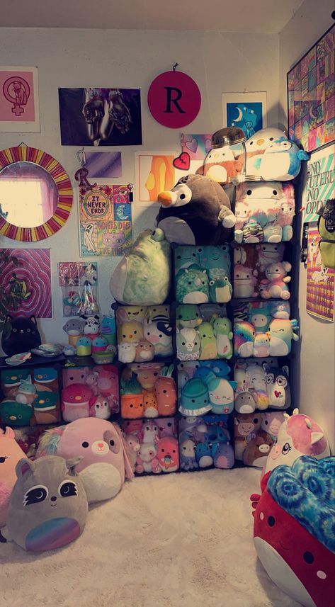 Squishmallows organized by color Room Full Of Squishmallows, Squishmellow Organization, Plush Organization, Squishmallows Organization, Squishmallows Storage, Squishmallow Organization, Squishmallow Display, Squishmallow Ideas, Squishmallow Storage