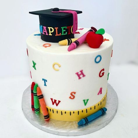 Preschool Graduation Cake, Kindergarten Graduation Cake, Vpk Graduation, Graduation Cake Designs, Congratulations Cake, Elementary Graduation, Kindergarten Graduation Party, Cake Designs For Kids, Barbie Birthday Cake