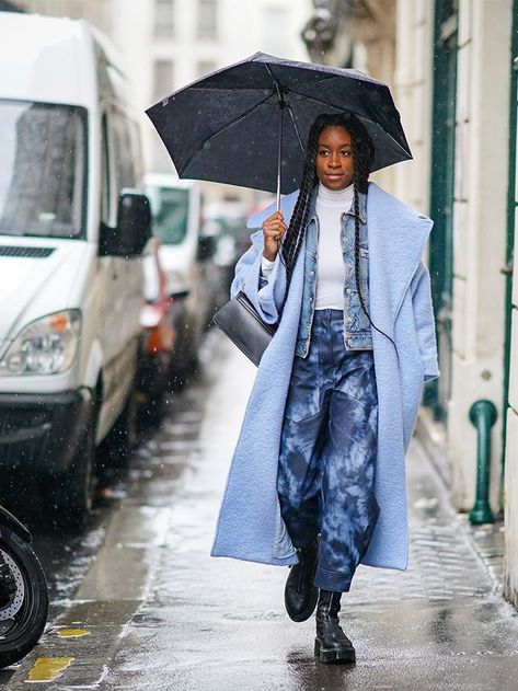 8 Cool Outfit Ideas for Rainy Days Clothes For Rainy Days, Heavy Rain Outfit, Rainy Day Outfit Spring, Rainy Day Style, Cool Spring Day Outfit, Rainy Day Outfits, Summer Rainy Day Outfit, Windy Day Outfit, Outfits For Rainy Days