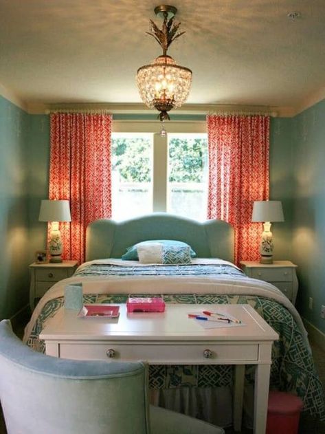 Violet Bedroom Ideas, Small Teenage Bedroom, Bed Headboard Diy, Small Room Colors, Small Sleeping Spaces, Window Above Bed, Bed In Front Of Window, Floor Plan Interior Design, Violet Bedroom