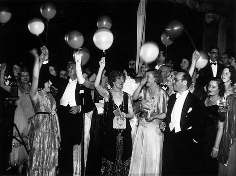 3,194 1930s Parties Photos and Premium High Res Pictures - Getty Images 1930s Party Decorations, 1930 Photography, 1930 Party, 1930 Photos, 1930s Photos, Life In The 1930s, 1930s Celebrities, 30s Aesthetic, 1930s Party