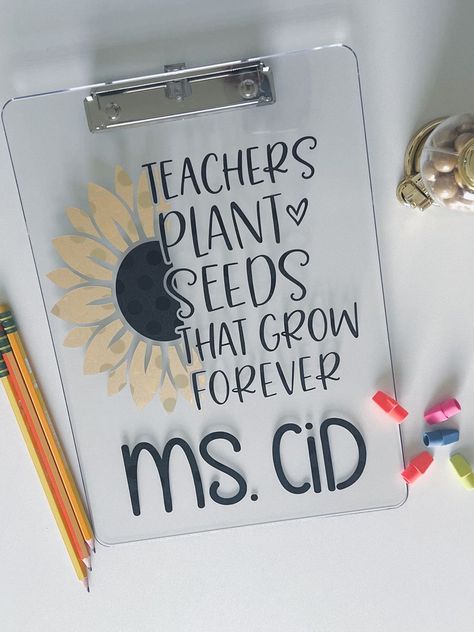 Teacher Gifts For Teacher Appreciation, Future Teacher Gift Ideas, Teacher Clipboard Vinyl Svg Free, Teacher Gift Cricut Ideas, Teacher Vinyl Gifts, Custom Teacher Clipboard, Clipboard Decorating Vinyl, Teacher Clipboards Cricut, Clipboard Decorating Teachers