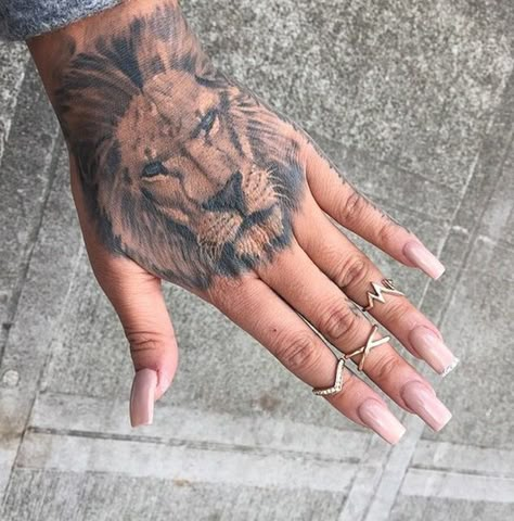 Hand Tattoos Ideas, Female Lion Tattoo, Lion Hand Tattoo, Tattoos Ideas For Women, Lion Tattoos, Lion Head Tattoos, Tattoo Zeichnungen, Hand Tattoos For Women, Tatuaje A Color