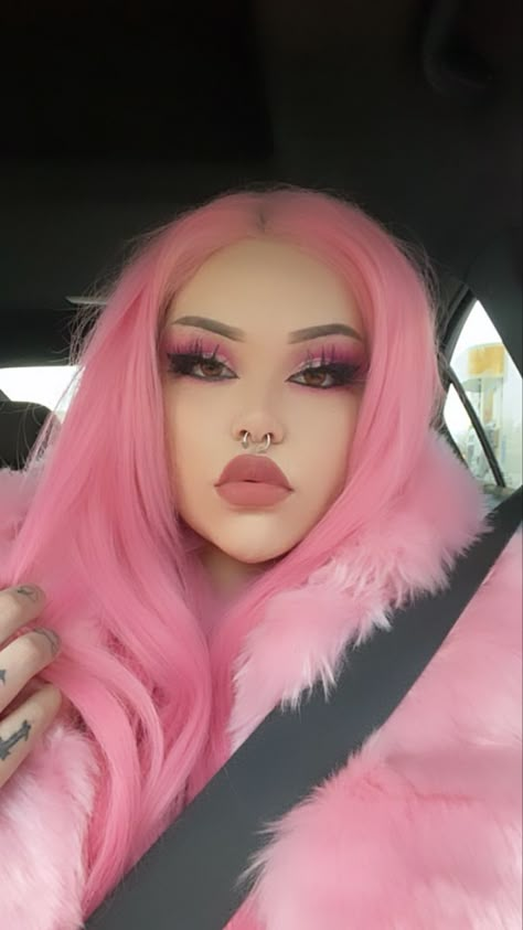 Makeup Looks With Pink Hair, Pink Hair Makeup Looks, Goth Pink Makeup, Pink Hair Makeup Ideas, Pink Hair Baddie, Makeup For Pink Hair, Pink Hair Costume, Pink Hair And Makeup, Pink Hair Goth