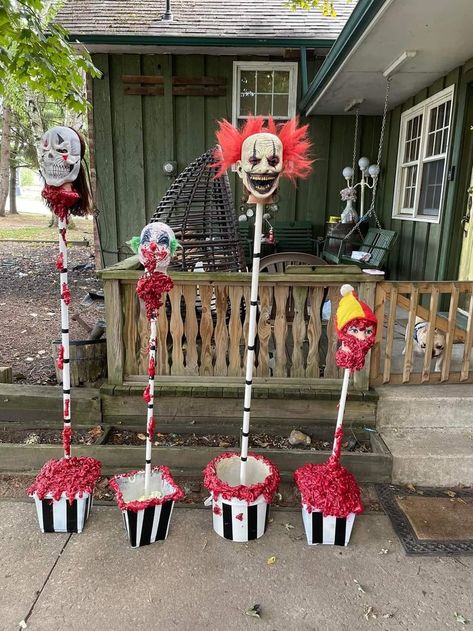 Clown Halloween Decorations, Clowns Halloween Decorations, Diy Halloween Dekoration, Fun Diy Halloween Decorations, Halloween Decorations Ideas, Unique Halloween Decorations, Creepy Carnival, Halloween Circus, Halloween Diy Outdoor