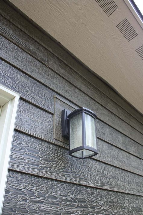 This rustic home features RigidStack lap siding in Elkhorn with trim, soffit, and fascia in Beige. The home also features RigidMount blocks, with built-in water management to help reduce the risk of moisture intrusion. Elkhorn Diamond Kote Siding, Diamond Kote Elkhorn Siding, Siding Board And Batten, Diamond Kote Siding, Soffit And Fascia, Lp Siding, Wyoming Ranch, Siding Colors For Houses, Engineered Wood Siding