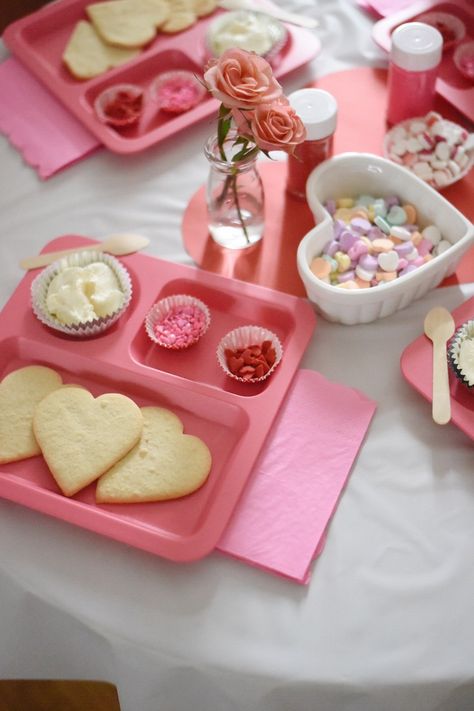 Toddler Valentines Snacks, Valentine Daycare Treats, Valentine's Day Food For Kids, Valentine Kids Treats, Valentine Kids Snacks, Valentine Snacks For Kids To Make, Valentine Theme Food, Valentine's Day Kids, Valentine's Birthday Party