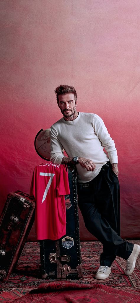 David Beckham Wallpaper, David Beckham Manchester United, David Beckham Football, Beckham Football, Messi Vs Ronaldo, David Beckham Style, Manchester United Team, Manchester United Wallpaper, Manchester United Legends