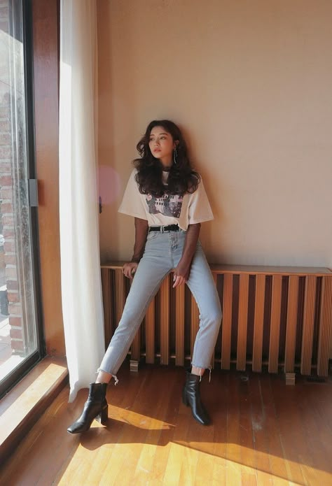 Casual Spring Streetwear Platform Boots, Outfit For Cloudy Day, Alternative Feminine Style, Korean Combat Boots Outfit, Brown Hats Outfit, Spring Streetwear Chunky Platform Boots, Dainty Korean Outfits, Korean Fall Outfits Skirt, Street Style Nyc