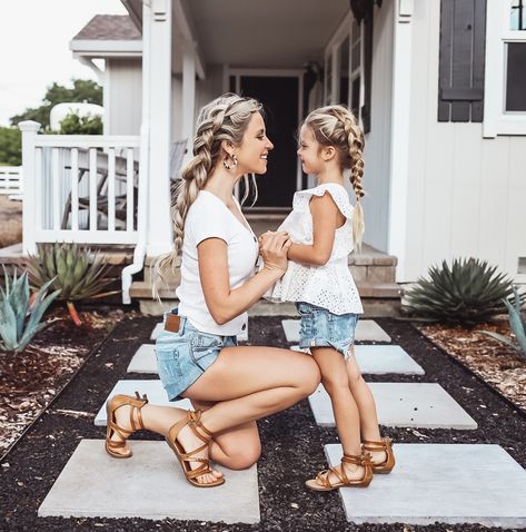 Matching Sandals For You And Your Mini - Lolo Webb Matching Mommy Daughter Outfits Summer, Mother And Daughter Bond Aesthetic, Mom And Daughter Bond Aesthetic, Disneyland Mommy And Me Outfits, Preppy Mom And Daughter, Mama And Me Outfits, Mother Daughter Bond Aesthetic, Mommy And Me Aesthetic, Mother And Daughter Pics