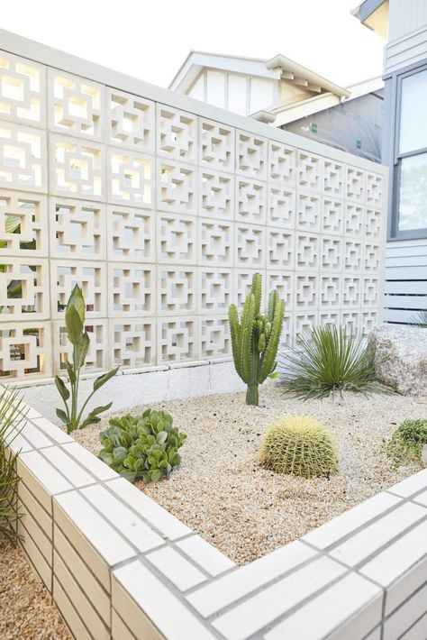 Palm Springs Garden, Pebble Landscaping, Breeze Block Wall, Breeze Blocks, White Fence, White Planters, Garden In The Woods, Cactus Garden, Fence Design