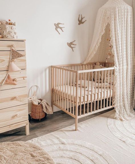 Mountain Nursery Theme, Nursery Organisation, Small Space Nursery, Small Nurseries, Baby Zimmer, Space Nursery, Nursery Room Inspiration, Toddler Rooms, Bed Canopy