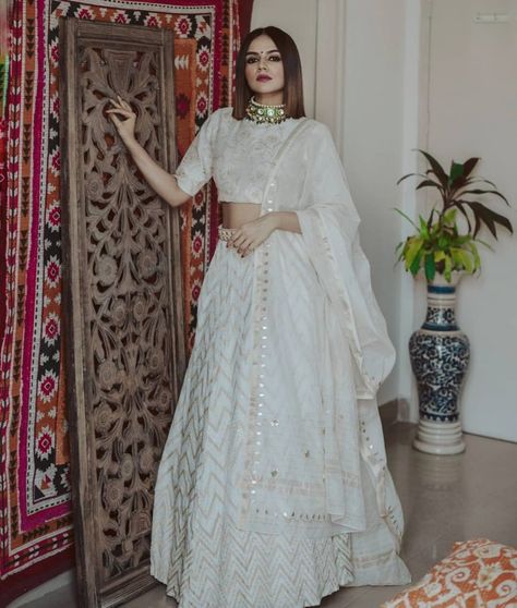 Lehenga Choli Designs, White Lehenga, Indian Outfits Lehenga, Wedding Lehenga Designs, Lehnga Dress, Designer Bridal Lehenga, Salwar Kamiz, Red Lehenga, Traditional Indian Outfits