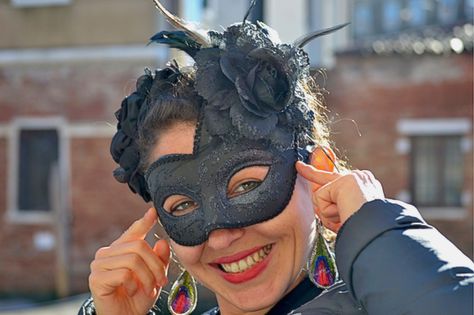 Karneval in Venedig: Die schönsten Bilder Face Paint, Eye Mask, Carnival Face Paint, Sleep Eye Mask, Carnival, Mask, Beauty