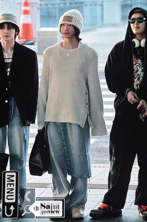 Asymmetrical Outfit, Genderless Fashion, Ateez Seonghwa, Park Seonghwa, Incheon Airport, For Your Eyes Only, Fit Board Workouts, Airport Style, Incheon