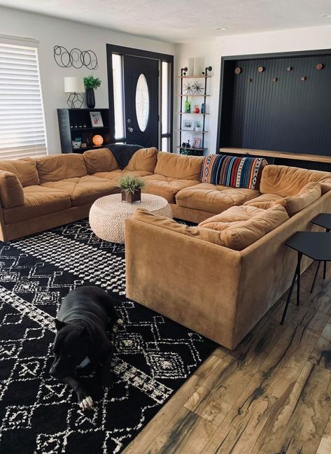 Western Couches Living Room, Western Couch, Western Chic Living Room, Leather Couch Living Room, Western Living Rooms, Duplex Ideas, Brown Leather Couch Living Room, Couches Living, Brown Leather Couch