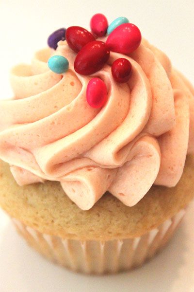 Guava Buttercream Recipe, Guava Cupcakes, Pastry Filling, Guava Nectar, Guava Pastry, Guava Recipes, Deco Cupcake, Frosting Cupcakes, Gluten Free Pumpkin Muffins