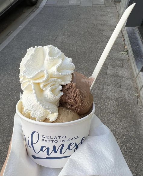 Gelato Gelato Picture Ideas, Italy Gelato Aesthetic, Aesthetic Gelato, Gelato Italia, Gelato Aesthetic, Sweets Aesthetic, Gelato Italy, Italy Vibes, Gelato Ice Cream