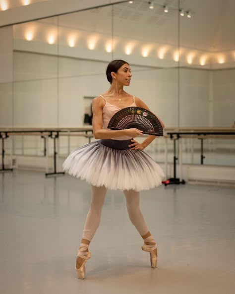 Yasmine Naghdi. Ballet Backgrounds, Yasmine Naghdi, Ballet Flexibility, Pyotr Ilyich Tchaikovsky, Aesthetic Ballet, Performing Arts School, Laduree Paris, Ballet Pictures, Ballet Exercises