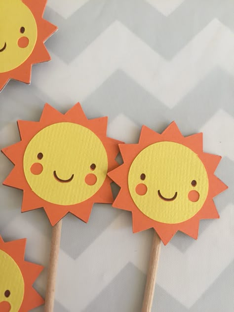 Sun Party Decorations Diy, Paper Sun Decoration, Diy Sun Decoration, Sun Craft, Sun Crafts For Preschoolers, Montessori Sun Celebration, Diy Sun For Classroom, Hand Art Kids, Sun Crafts