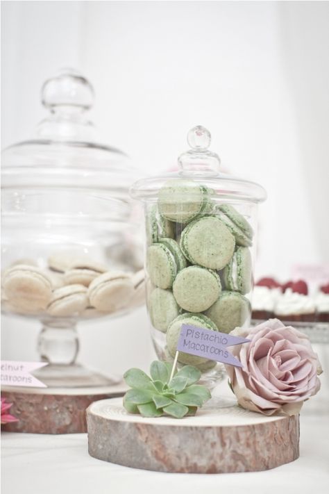 Wedding Favors Display, Macaroons Christmas, How To Make Macaroons, Calamigos Ranch Wedding, Wedding Macarons, Young Wedding, Succulent Wedding Favors, Calamigos Ranch, French Macaroons