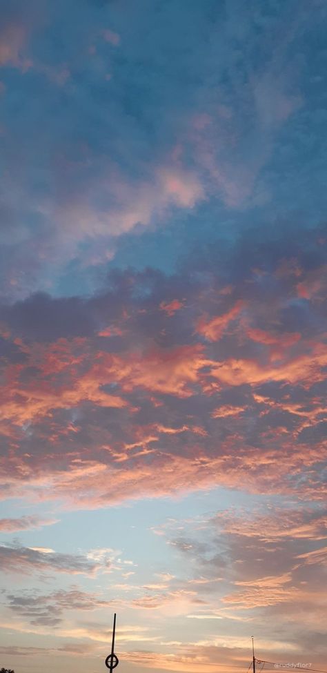 #fondos #fondosfratis #fondosandroid #fondos #fondos4k #fondoshd Sky Pictures, Cloud Wallpaper, Pretty Sky, Sky And Clouds, Sky Aesthetic, Aesthetic Iphone Wallpaper, Sky Photography, Aesthetic Photo, Sunset Photography