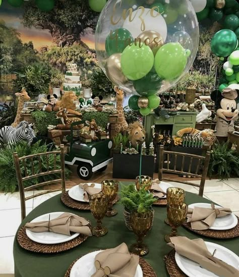 Jungle Theme Table Setting, Mickey Safari Centerpieces, Jungle Baby Shower Theme Decorations, Safari Baby Shower Decorations, Safari Birthday Party Decorations, Safari Baby Shower Boy, Jungle Thema, Lion King Baby Shower, Baby Shower Safari Theme