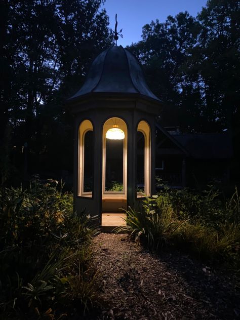 Secret garden twilight dusk aesthetic pavilion pagoda pond island bridge lamp mysterious mystery dark night glow Secret Garden Aesthetic Dark, Friar Lawrence, Dusk Aesthetic, Garden Pagoda, Bridge Lamp, Garden At Night, Garden Pavilion, Palace Garden, Night Aesthetic